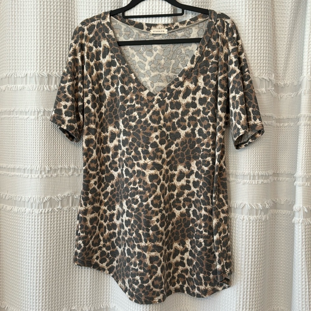 Cheetah short sleeve V neck